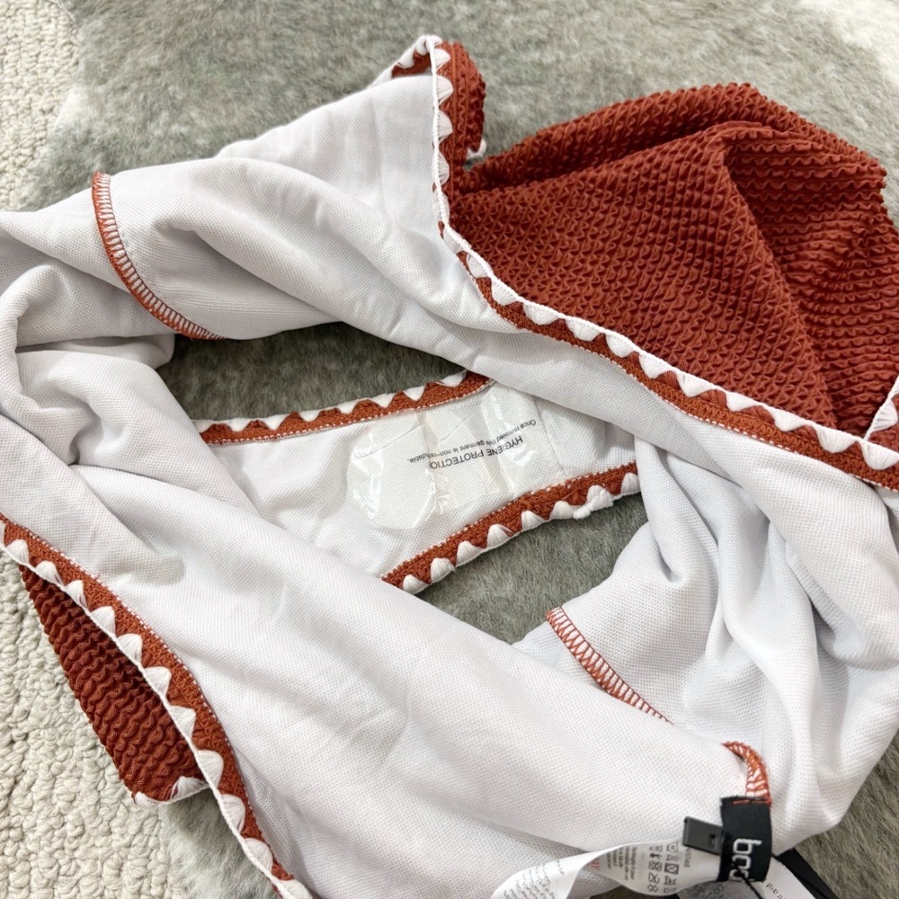 NWT Boohoo Crinkle Contrast Edge Plunge Swimsuit - Picture 7 of 10